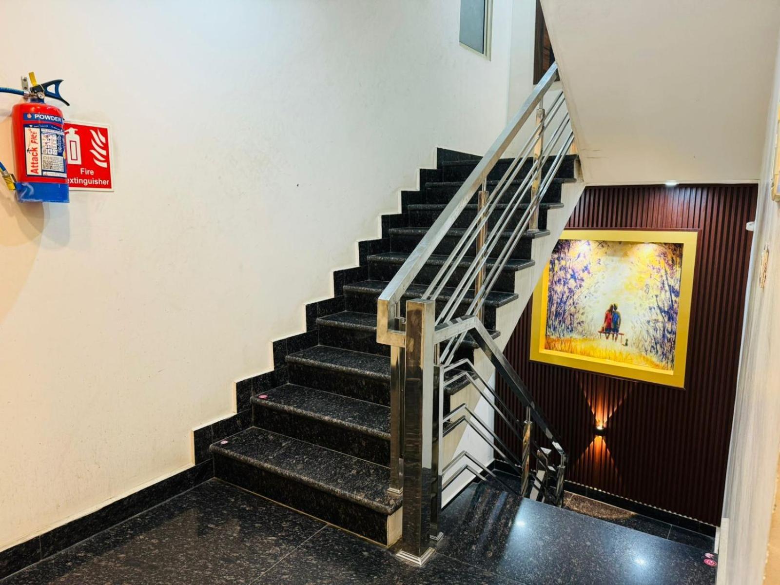 Hotel Pearl Inn Rudrapur Экстерьер фото