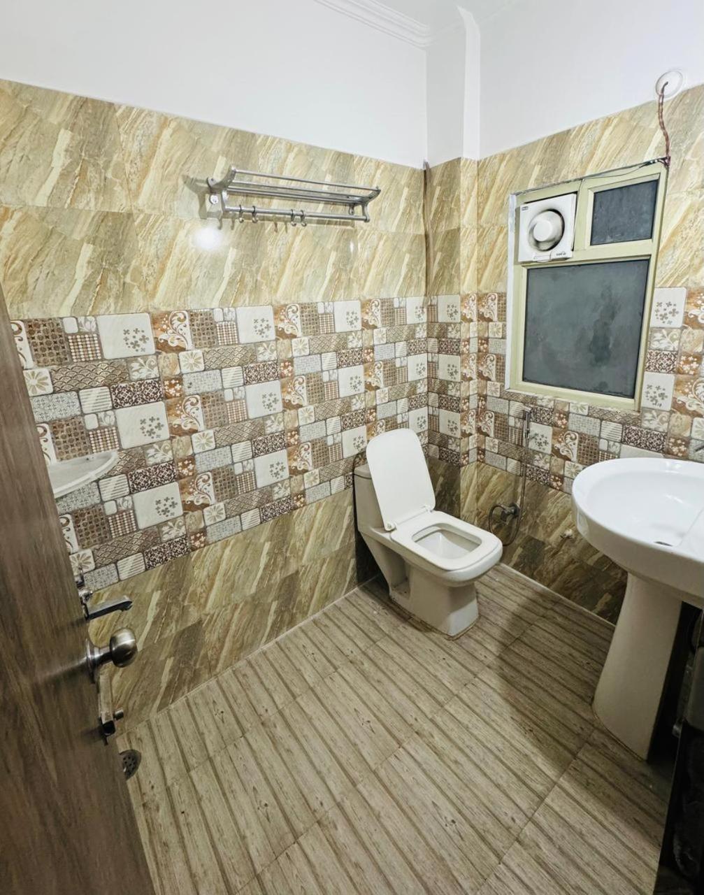 Hotel Pearl Inn Rudrapur Экстерьер фото