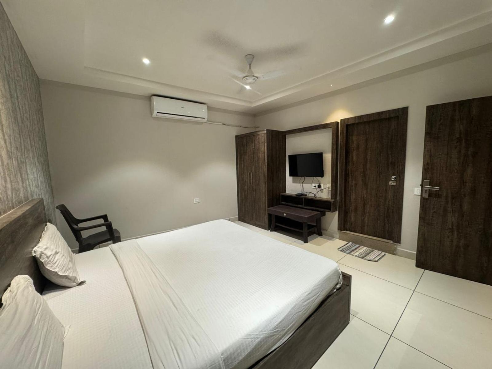 Hotel Pearl Inn Rudrapur Экстерьер фото
