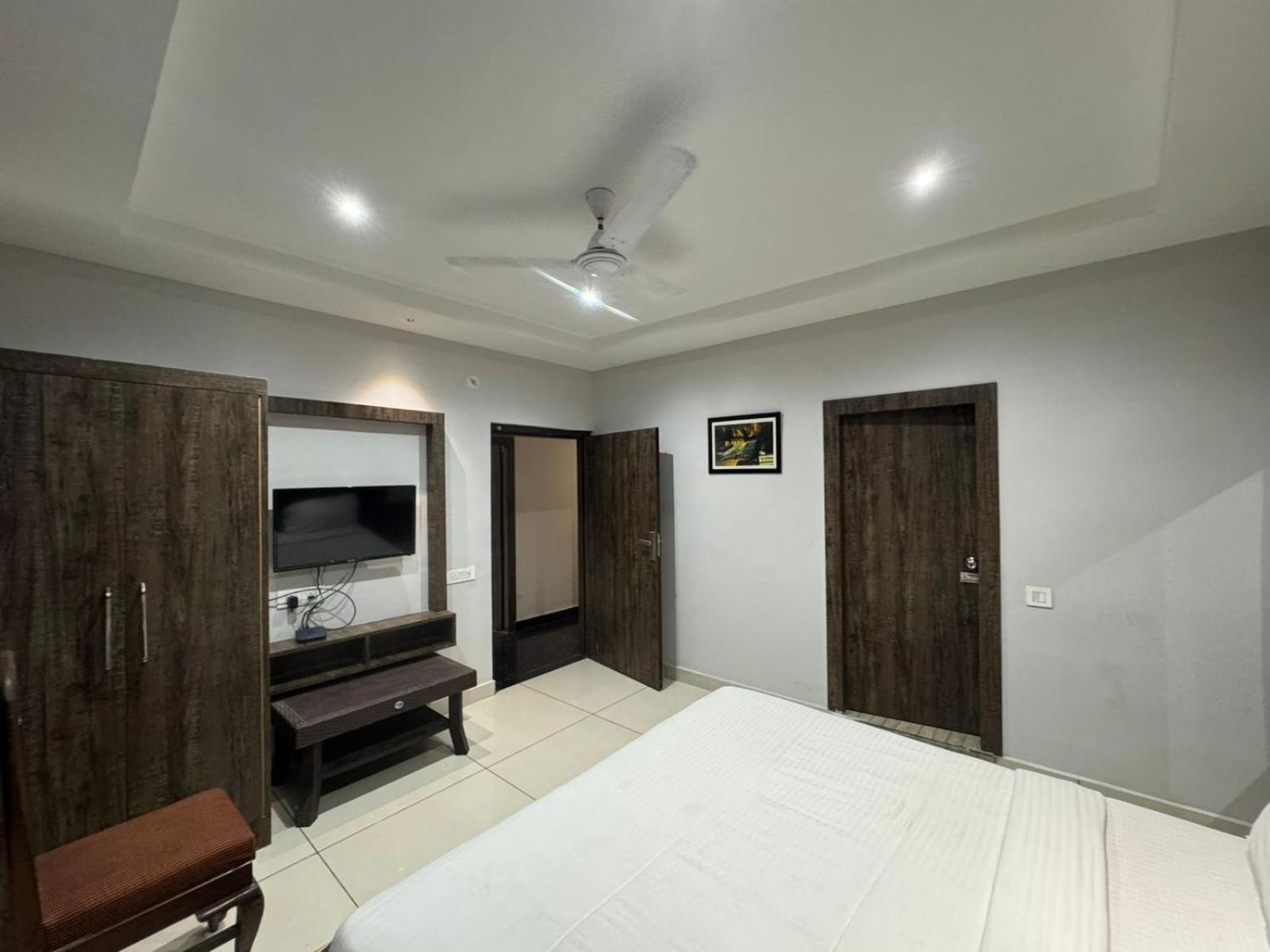 Hotel Pearl Inn Rudrapur Экстерьер фото
