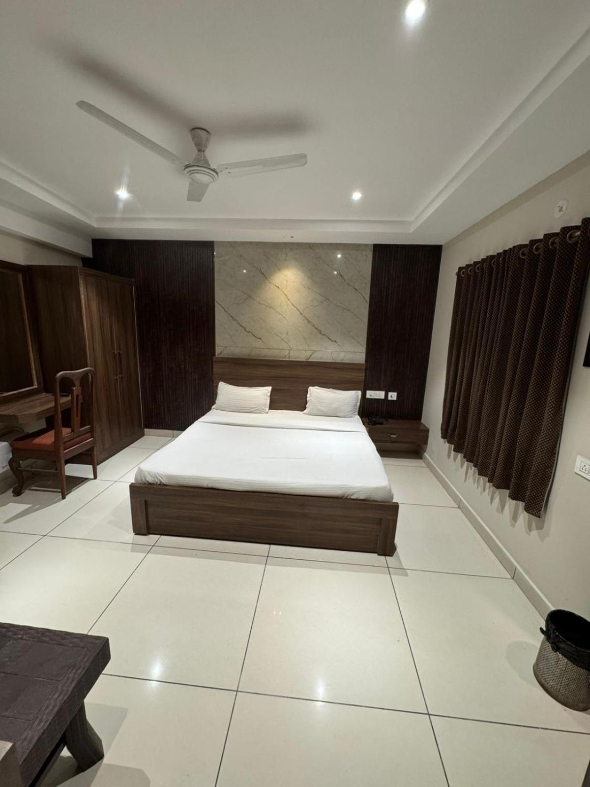 Hotel Pearl Inn Rudrapur Экстерьер фото