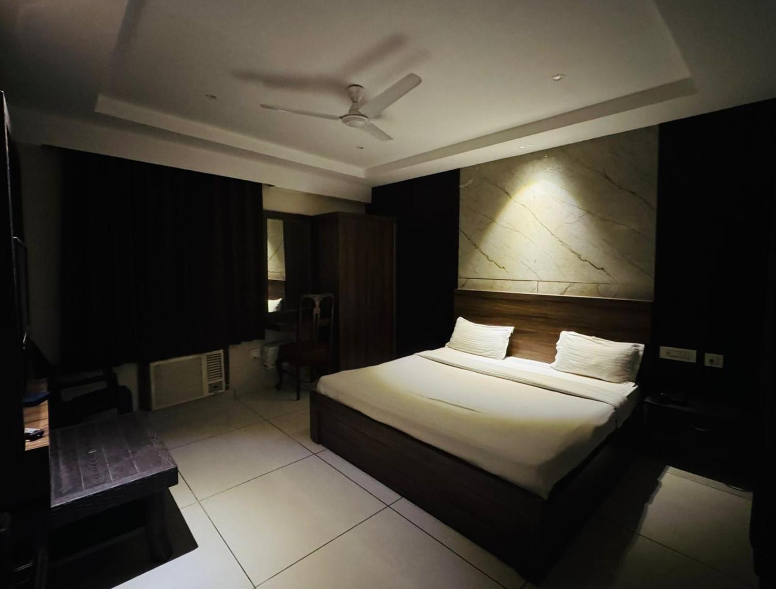 Hotel Pearl Inn Rudrapur Экстерьер фото