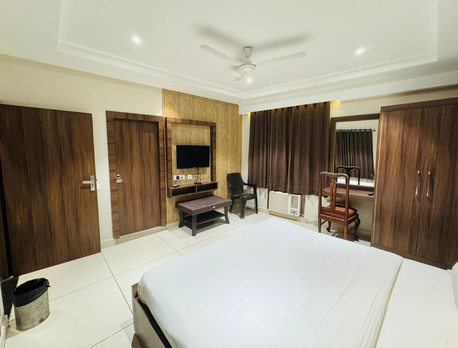 Hotel Pearl Inn Rudrapur Экстерьер фото