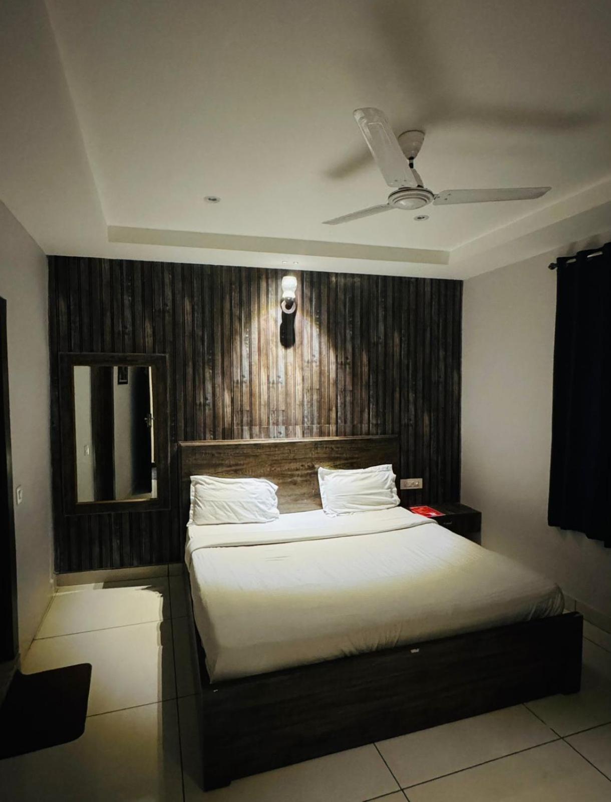 Hotel Pearl Inn Rudrapur Экстерьер фото