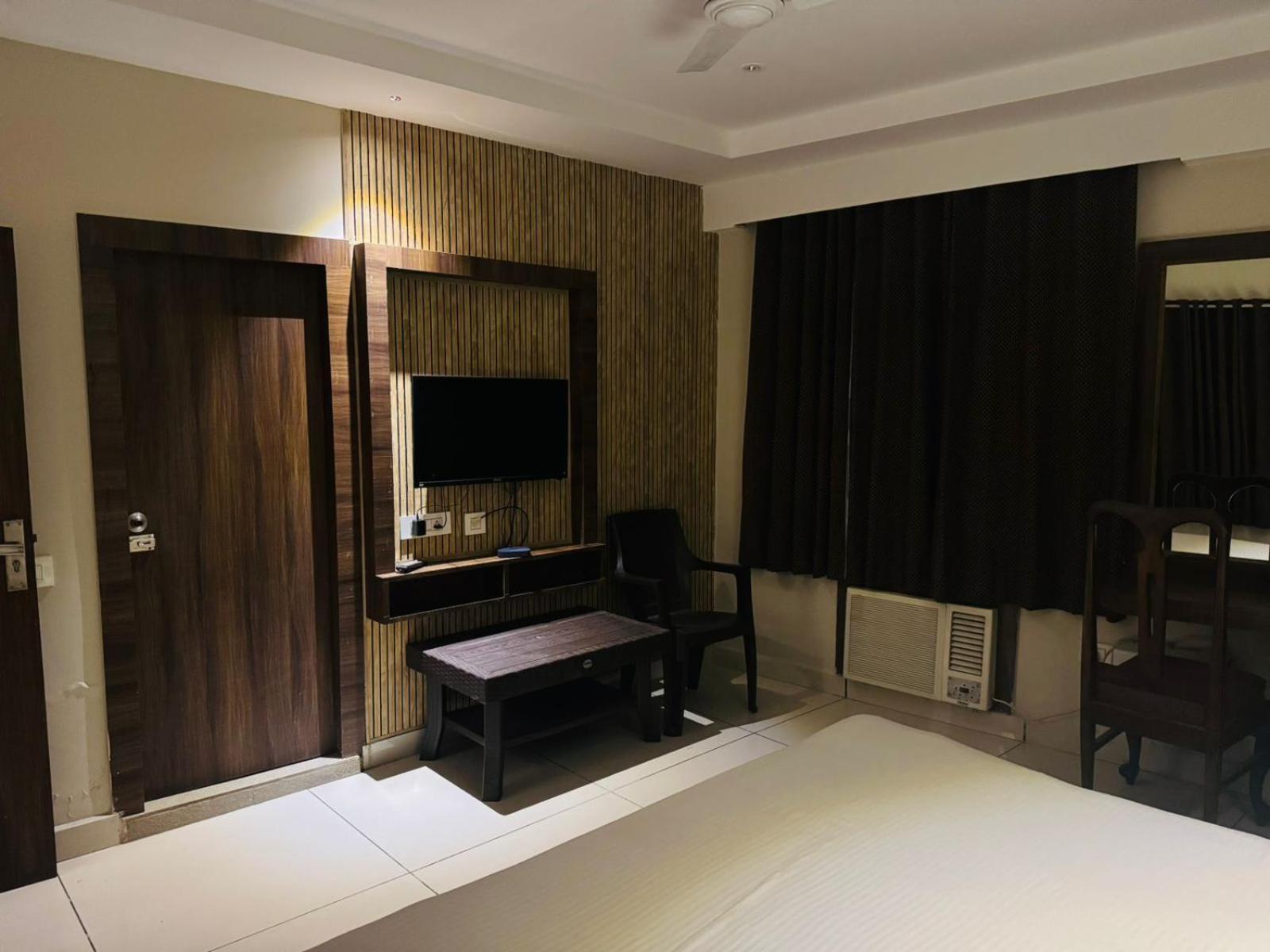 Hotel Pearl Inn Rudrapur Экстерьер фото